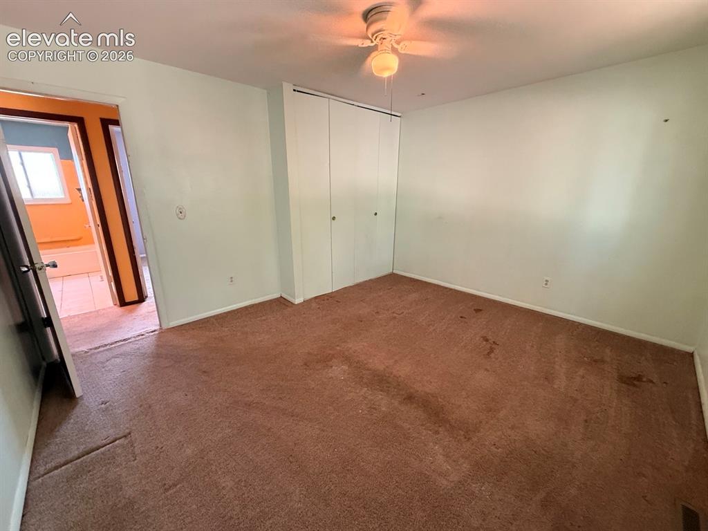 Image 18 of 31: Bedroom