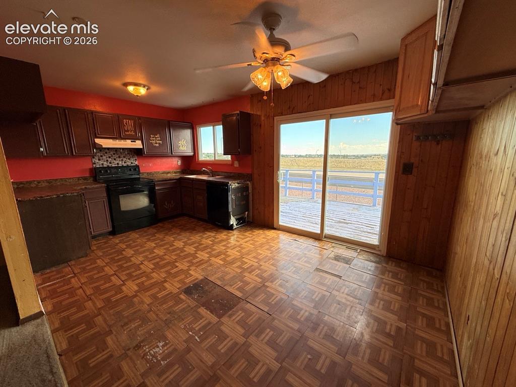 Image 6 of 31: Kitchen