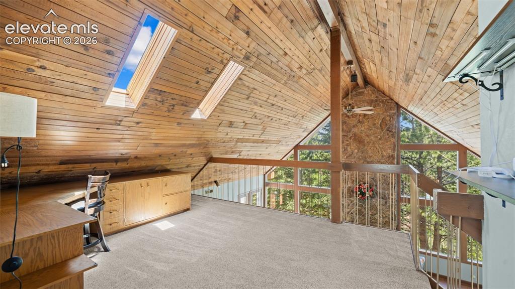 Image 15 of 50: Loft