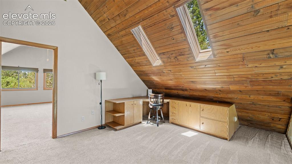 Image 16 of 50: Loft