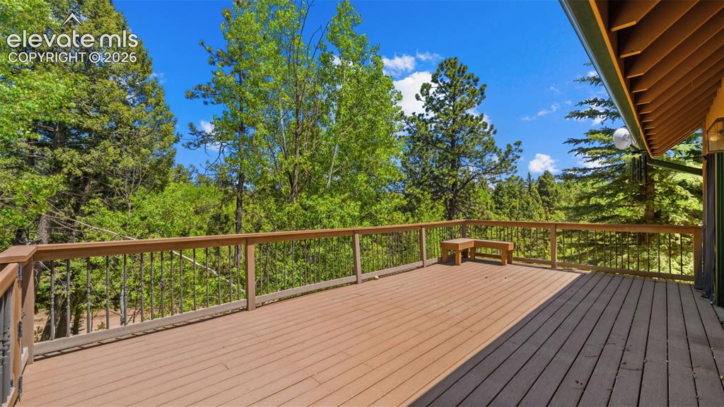 Image 39 of 50: Deck