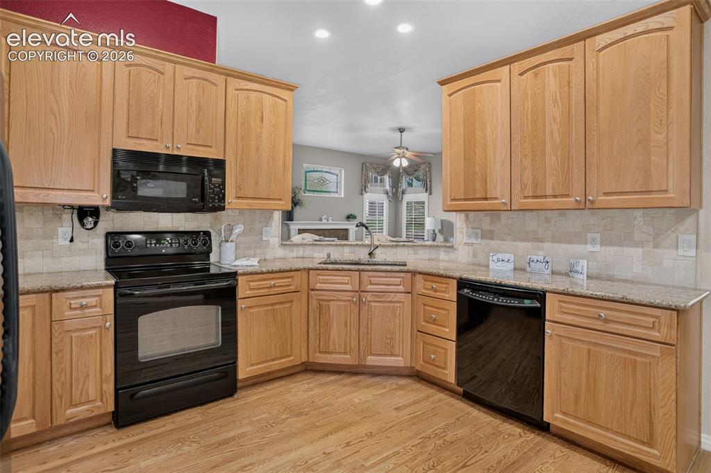 Image 11 of 44: Kitchen