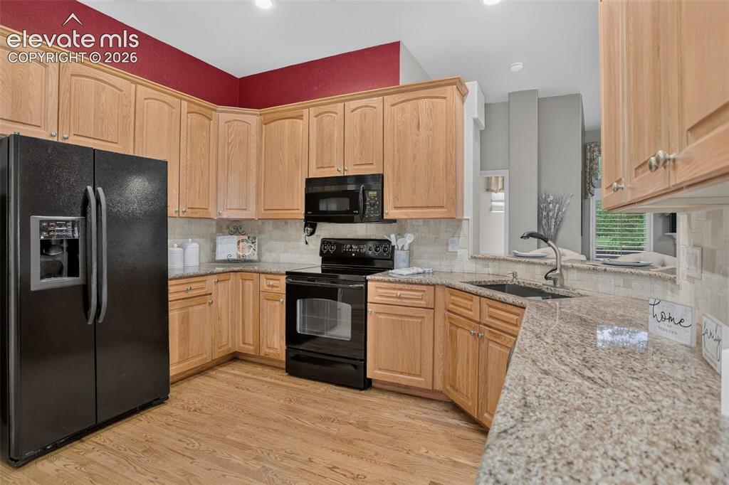 Image 12 of 44: Kitchen