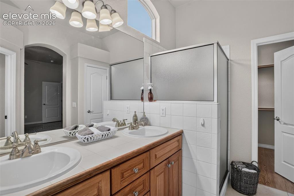 Image 25 of 44: Master Bathroom