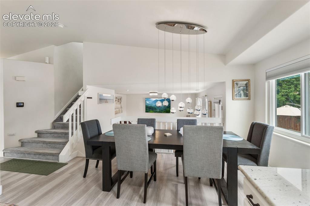 Image 15 of 50: Dining Area