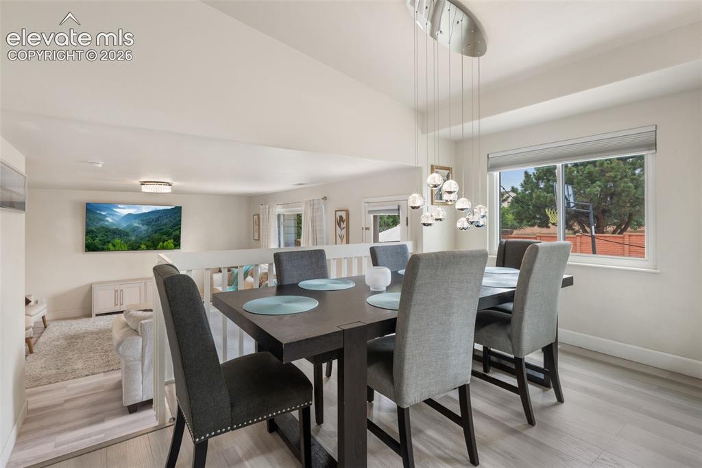 Image 9 of 50: Dining Area