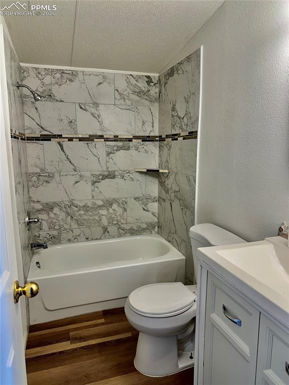 Image 10 of 16: Bathroom