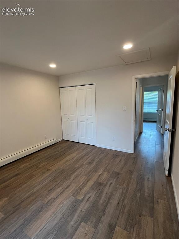 Image 16 of 20: Bedroom