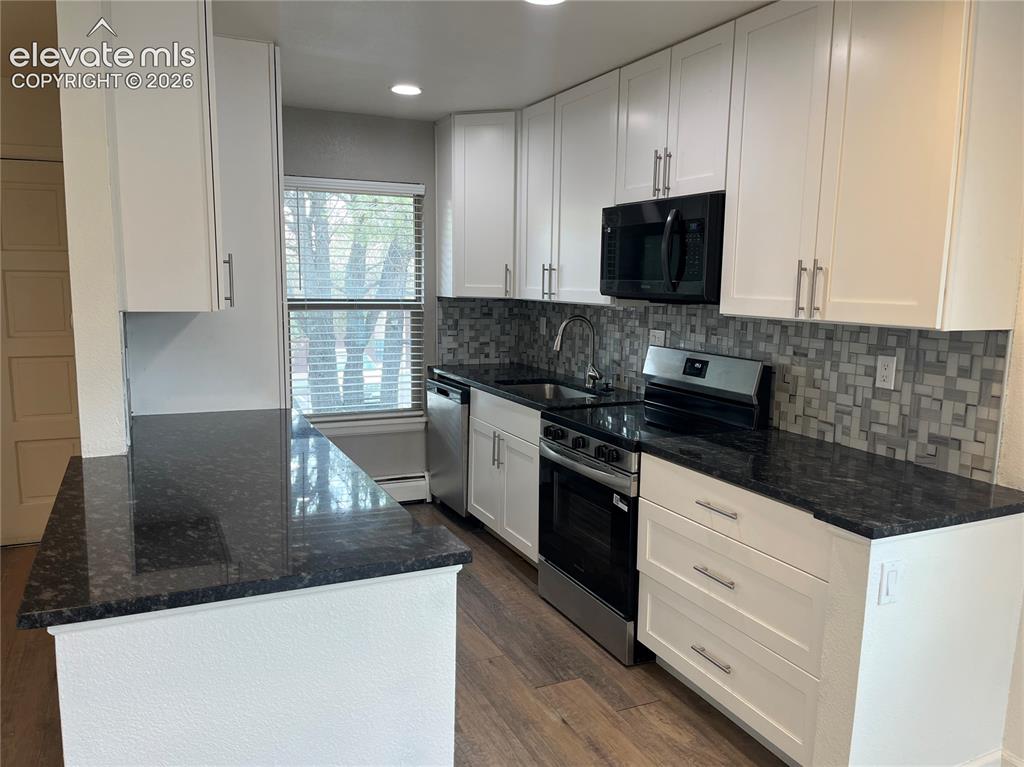Image 2 of 20: Kitchen