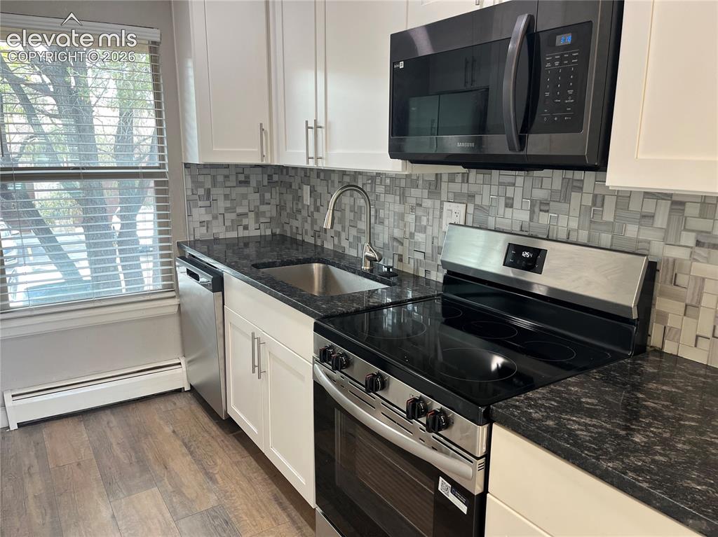 Image 3 of 20: Kitchen