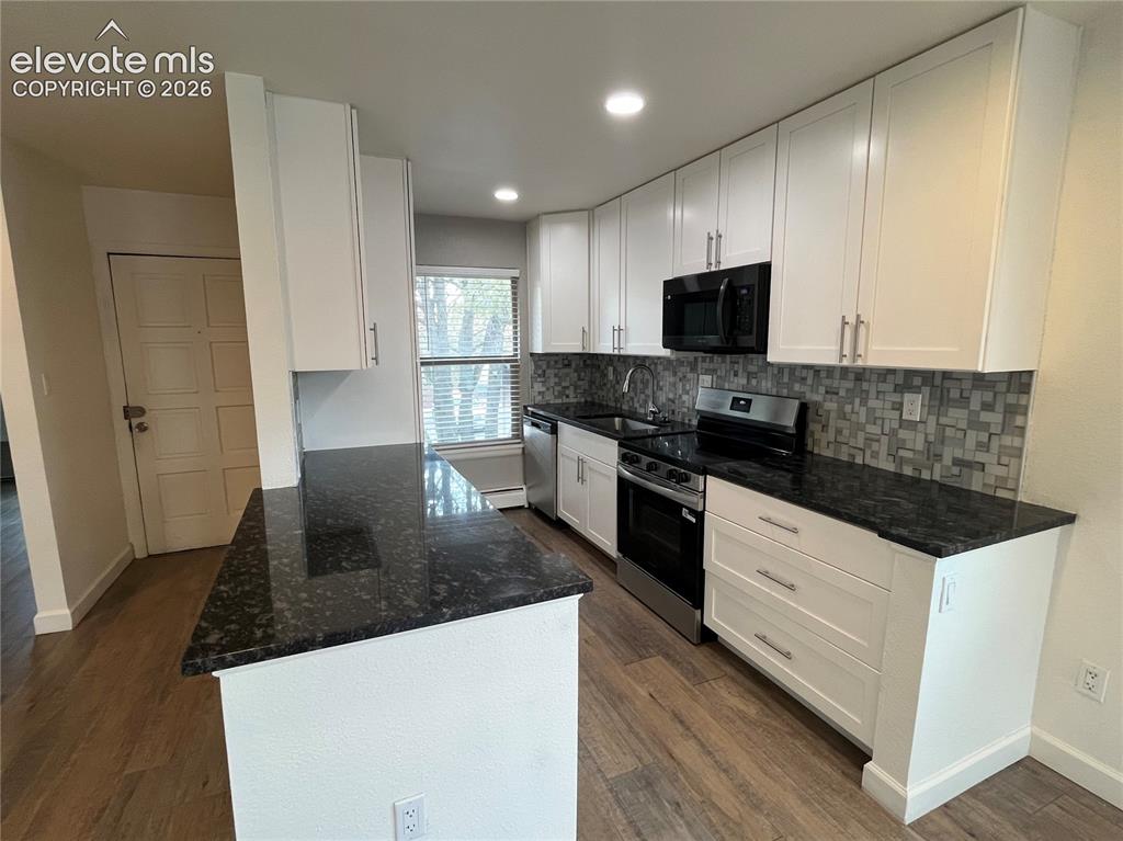 Image 5 of 20: Kitchen