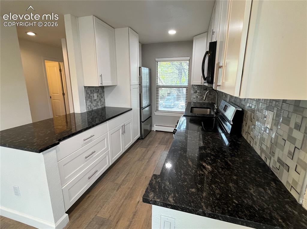 Image 6 of 20: Kitchen