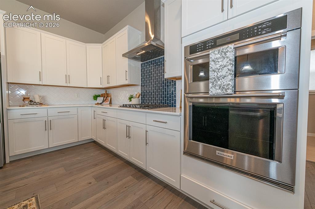 Image 17 of 37: Kitchen