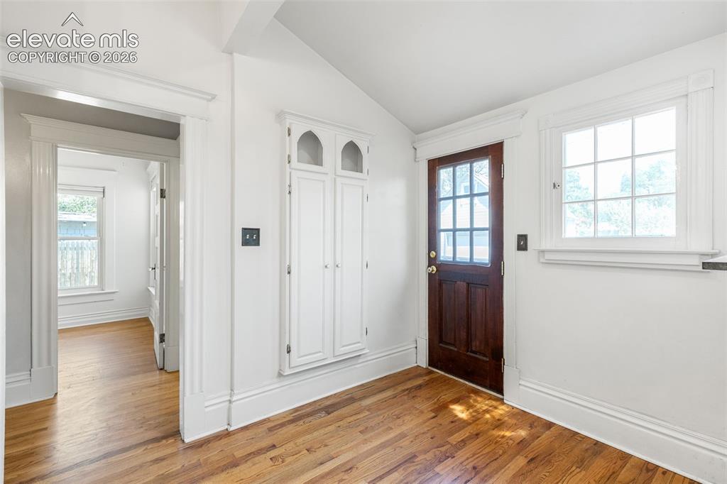 Image 12 of 30: Entry