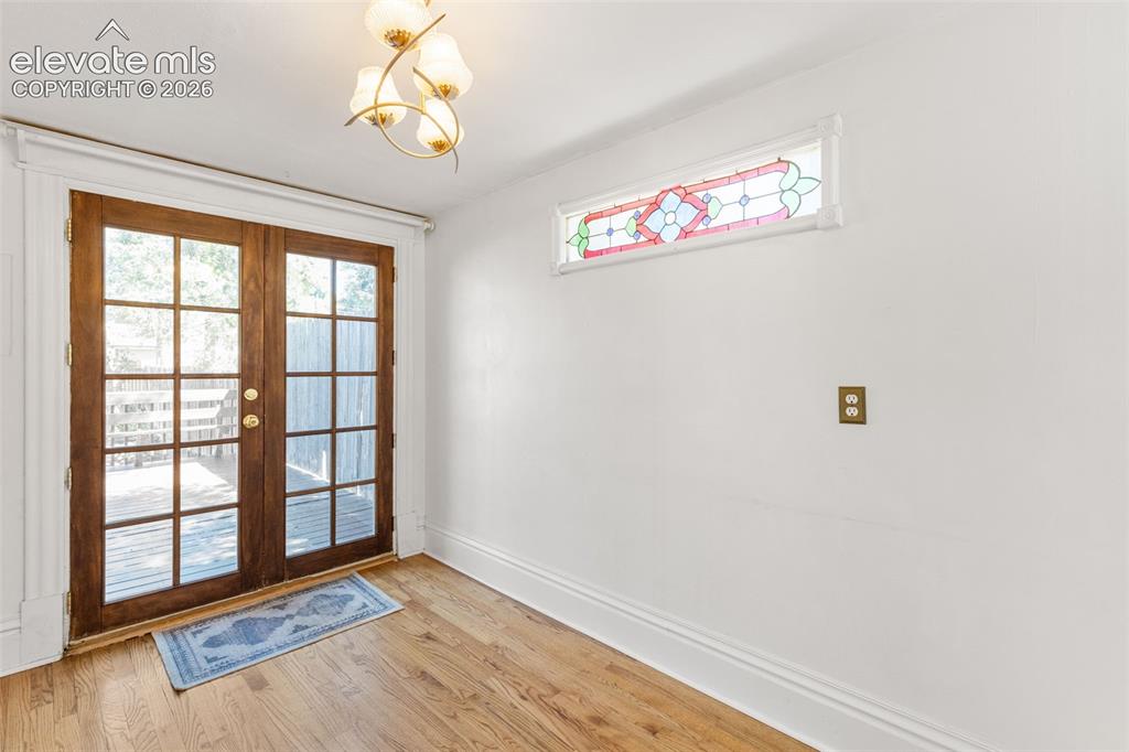 Image 14 of 30: Entry