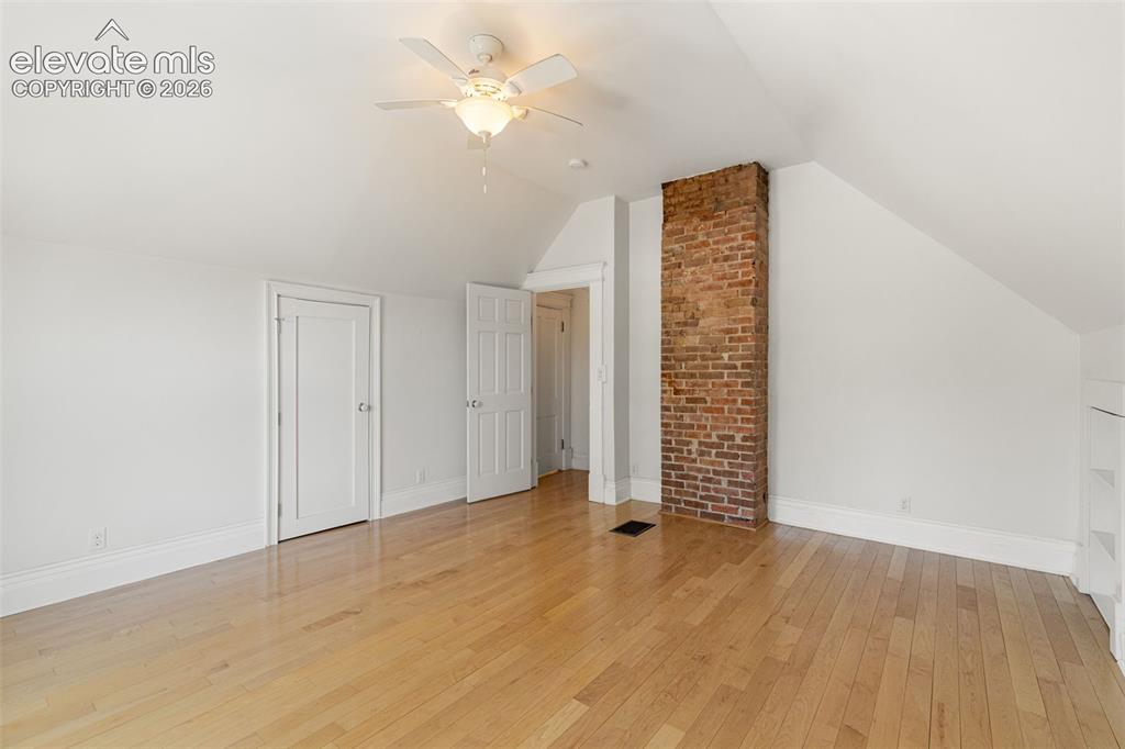 Image 22 of 30: Bonus Room