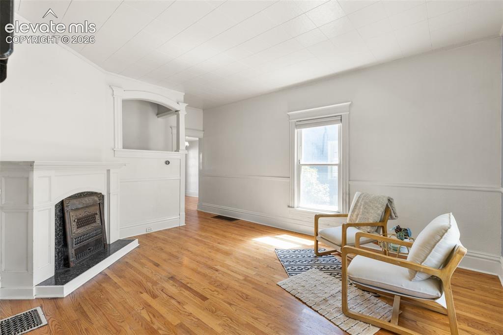 Image 4 of 30: Sitting Room