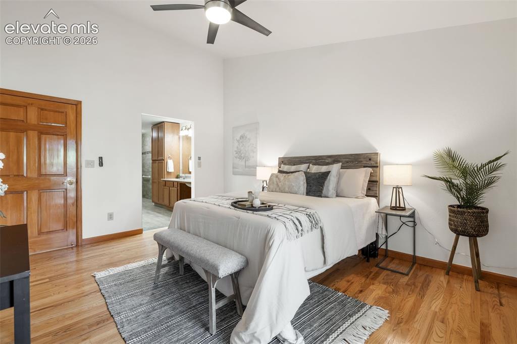 Image 16 of 29: Bedroom