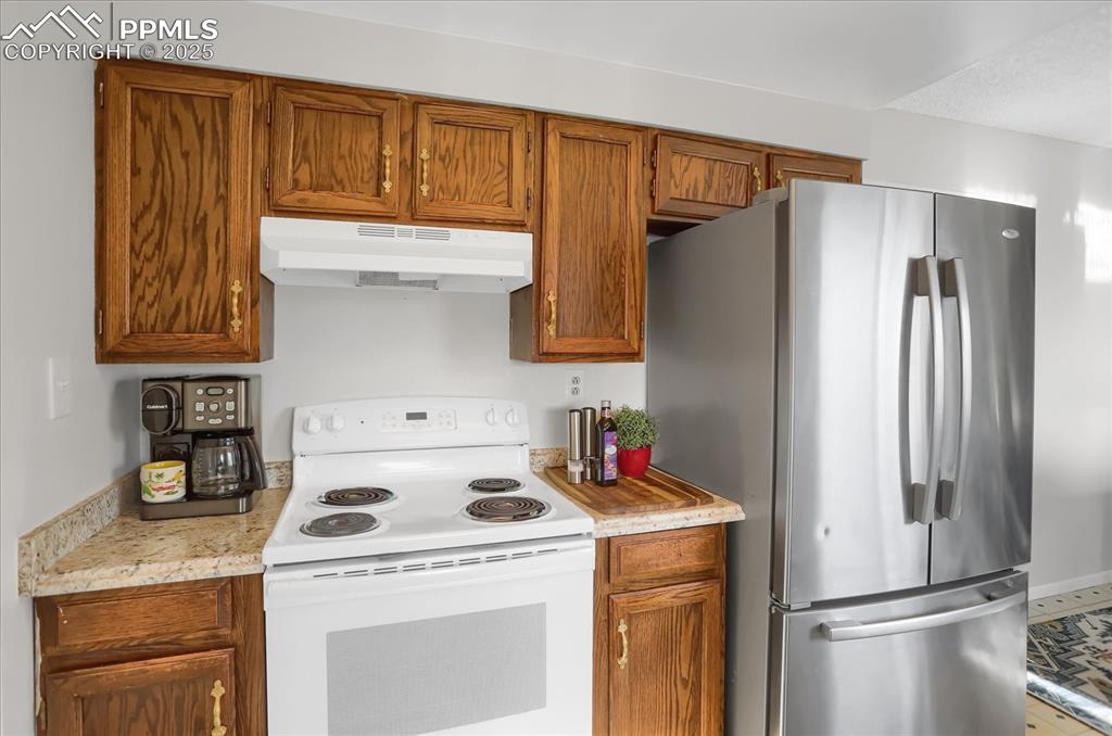 Image 11 of 47: Kitchen