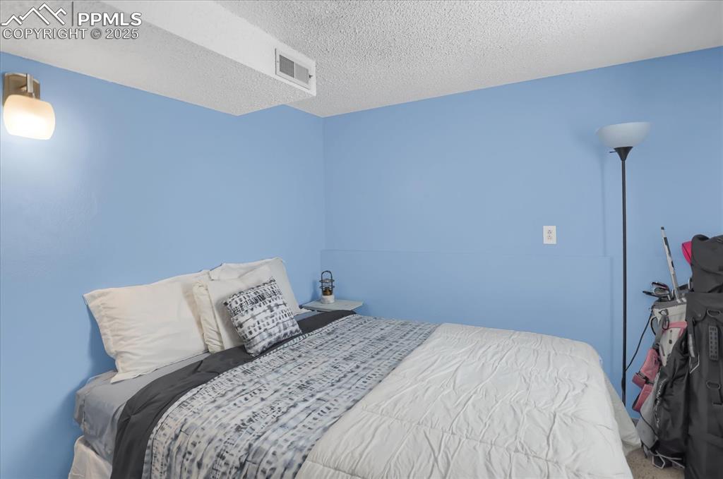 Image 22 of 47: Bedroom