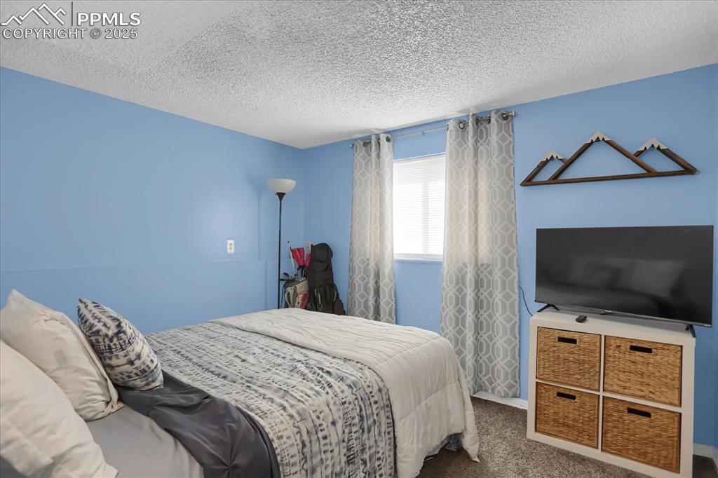 Image 23 of 47: Bedroom