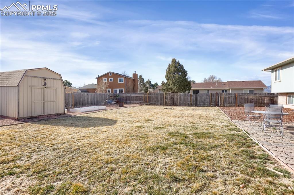 Image 30 of 47: Yard