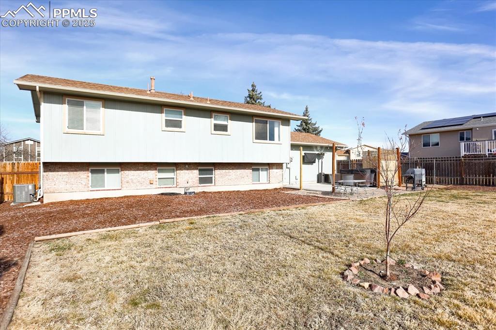 Image 32 of 47: Back of Structure