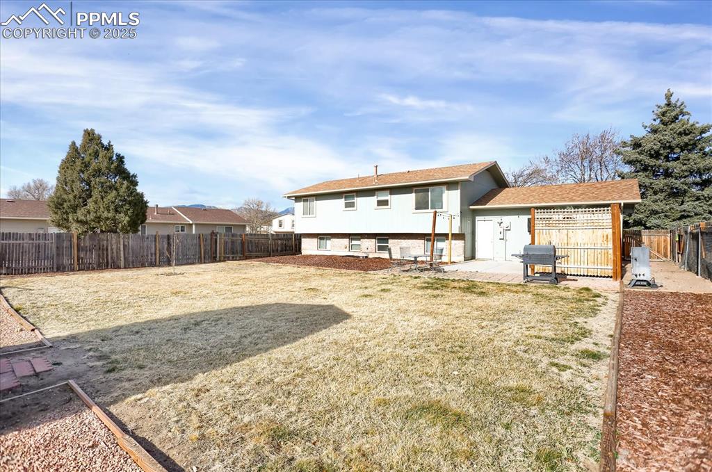 Image 33 of 47: Back of Structure