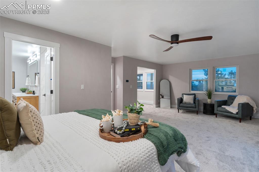 Image 18 of 49: Bedroom