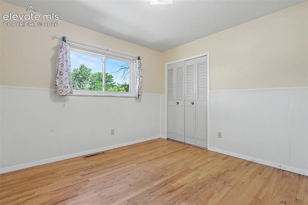 Image 19 of 37: Bedroom