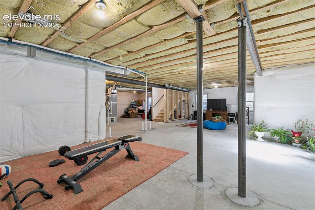 Image 21 of 26: Spacious basement