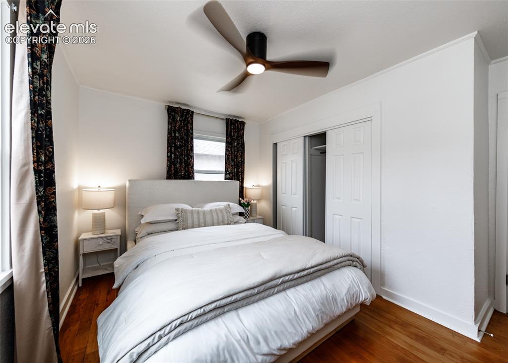 Image 15 of 30: Bedroom