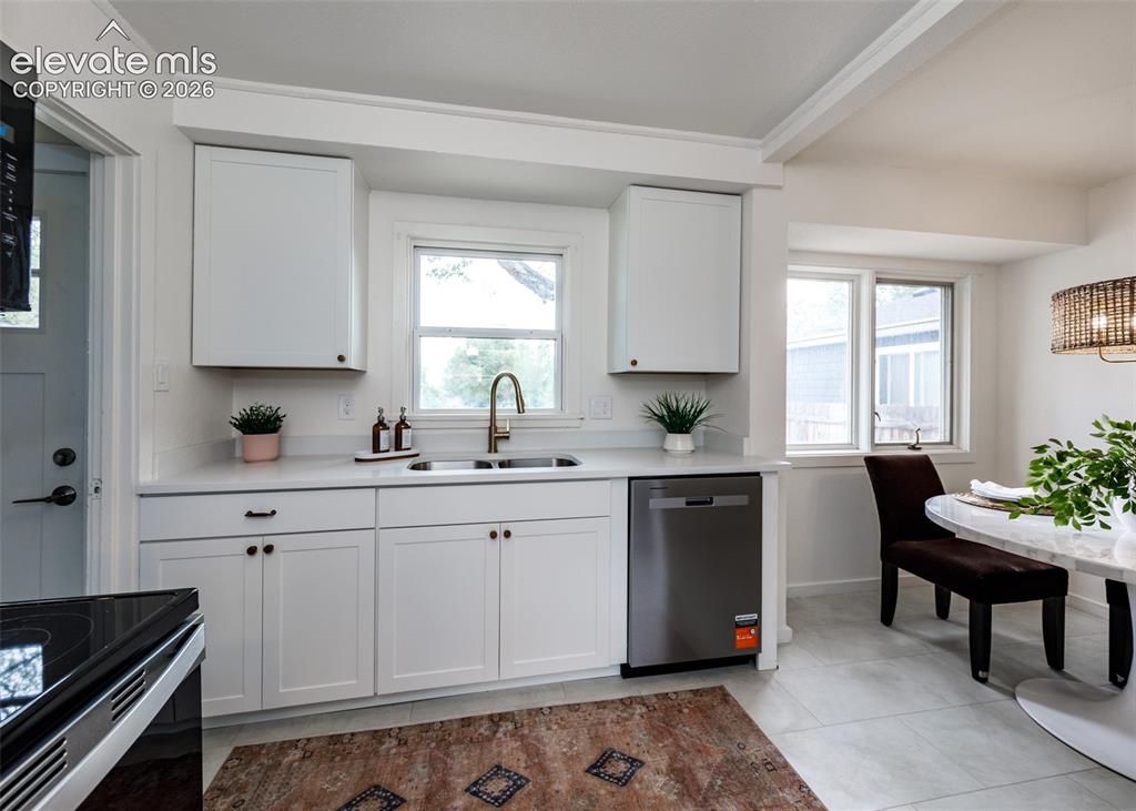 Image 6 of 30: Kitchen