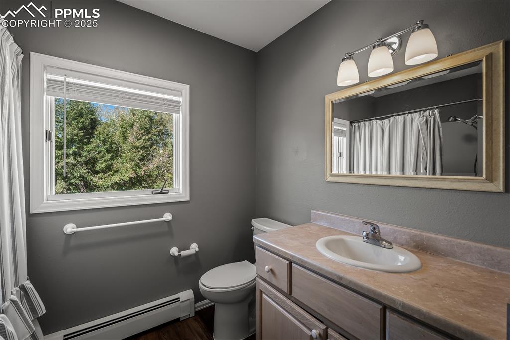 Image 35 of 50: Bathroom