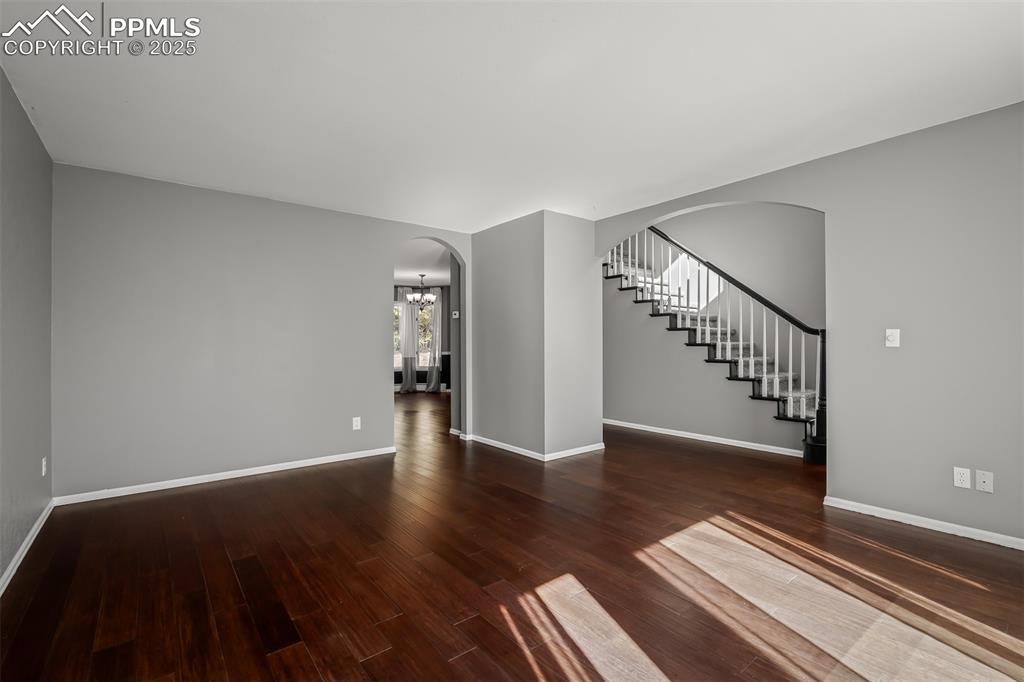 Image 6 of 50: Living Room