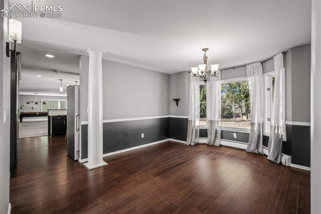 Image 9 of 50: Dining Area