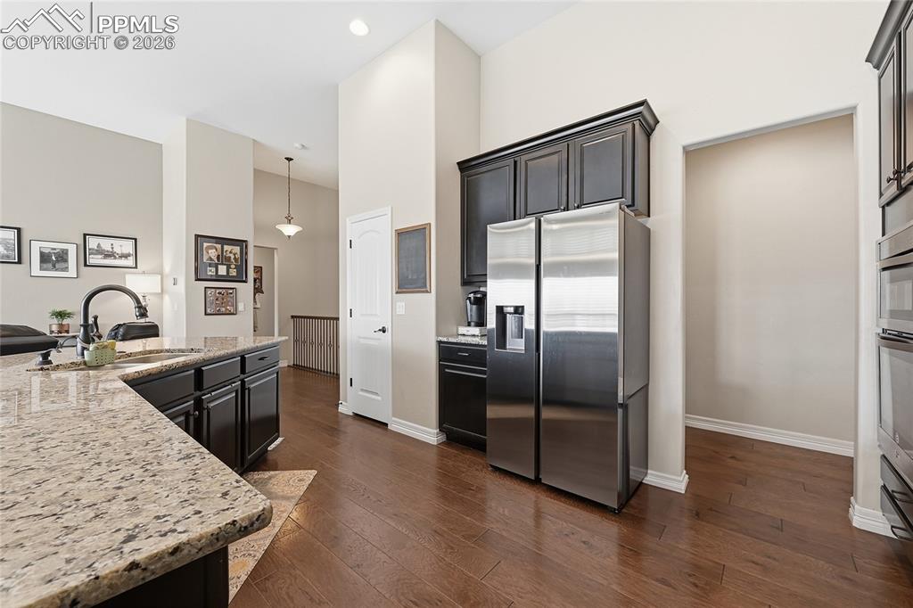 Image 15 of 43: Kitchen