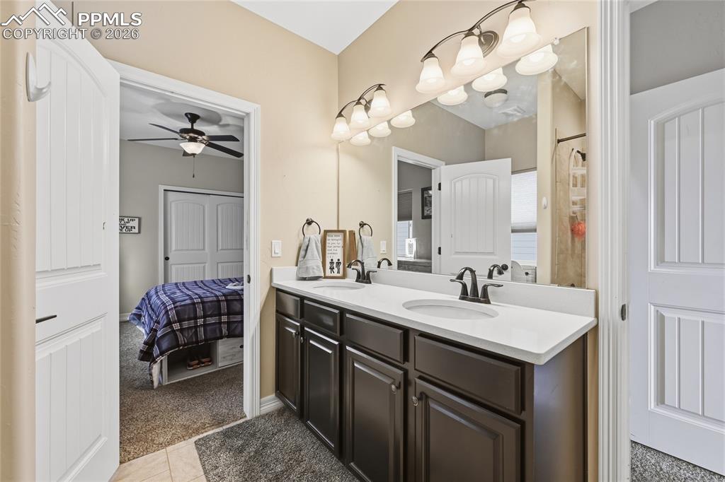 Image 18 of 43: Bathroom