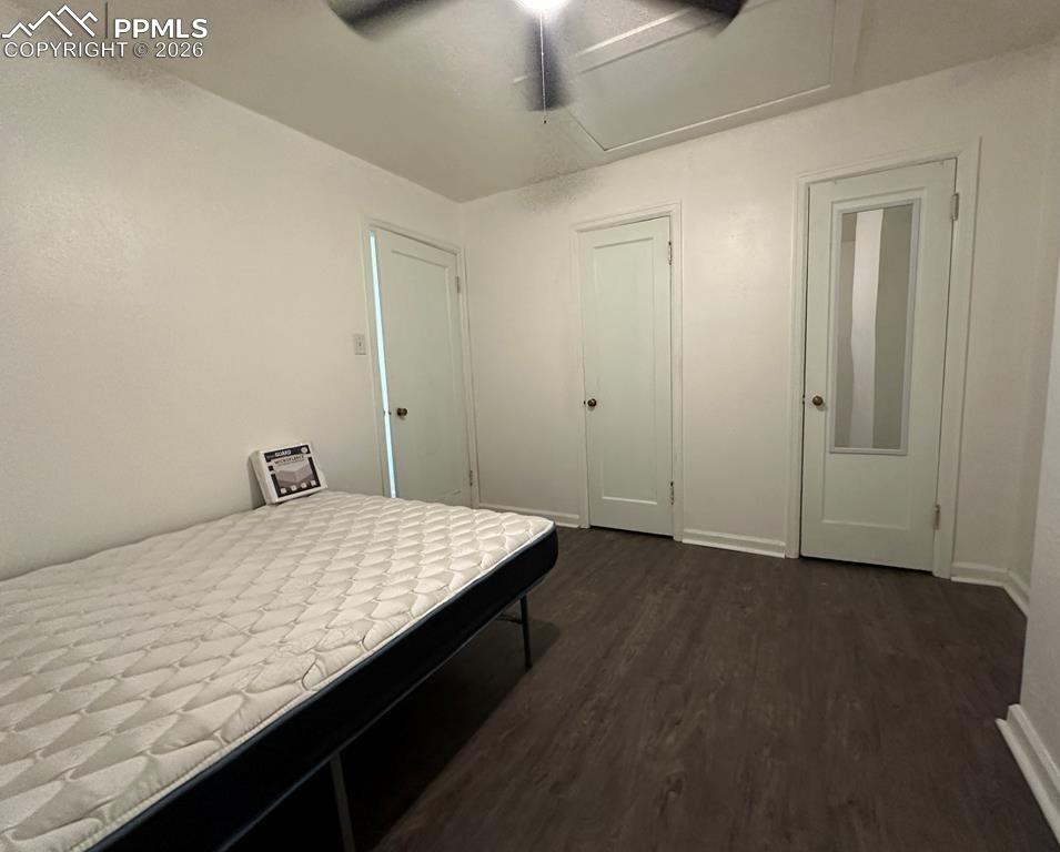 Image 23 of 46: Bedroom