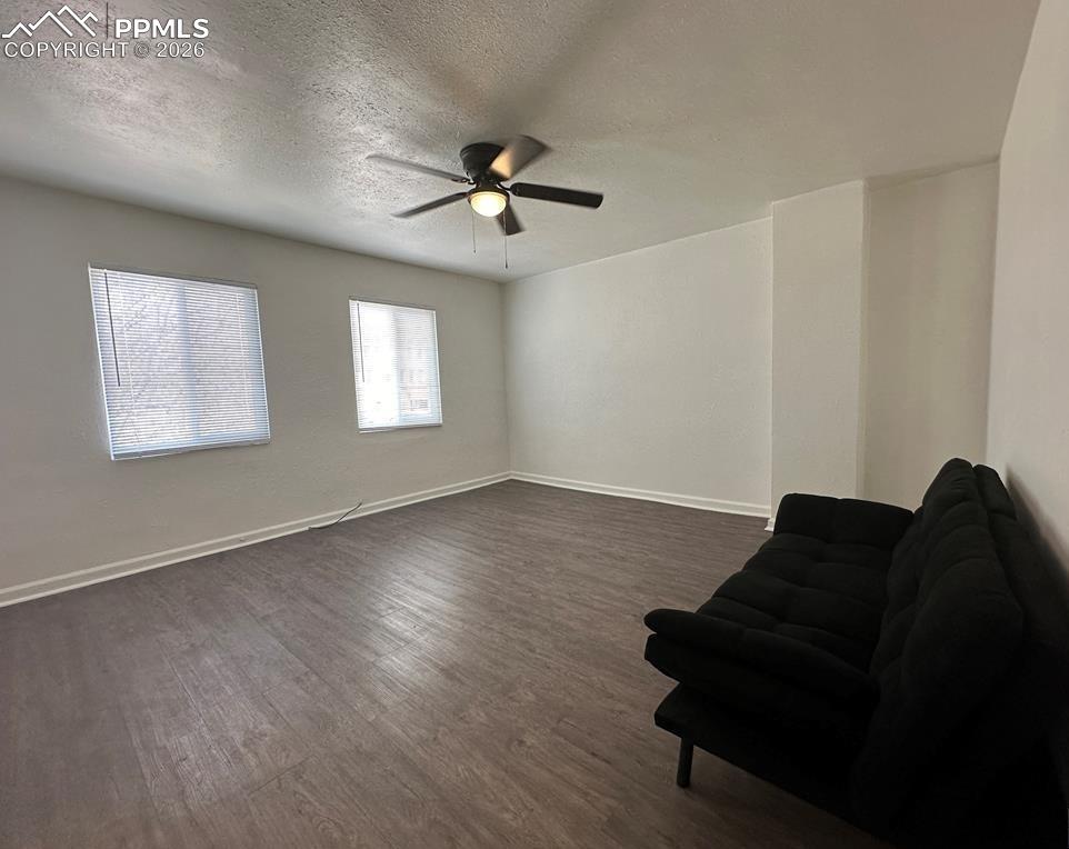 Image 24 of 46: Sitting Room