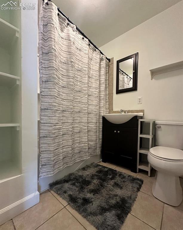 Image 25 of 46: Bathroom