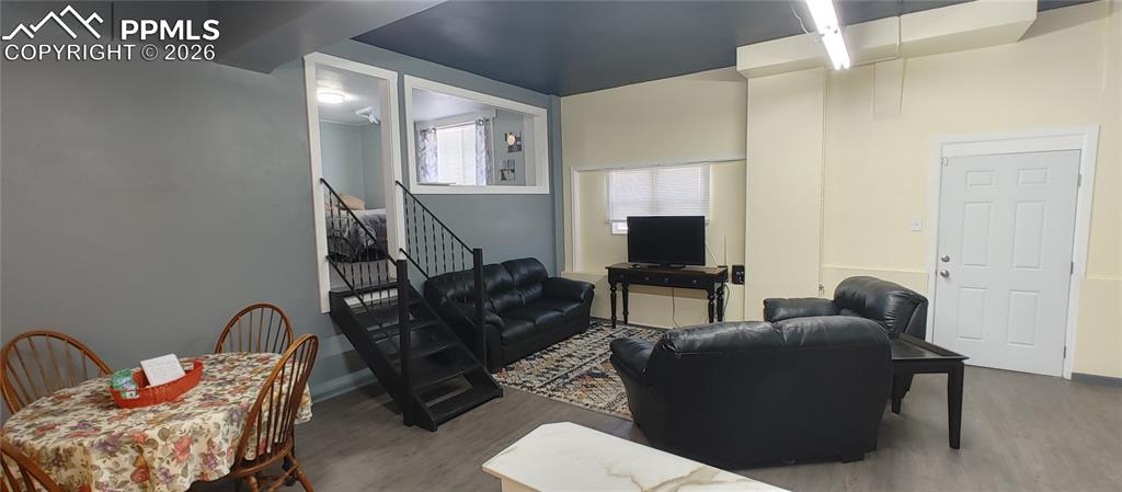 Image 32 of 46: Living Room