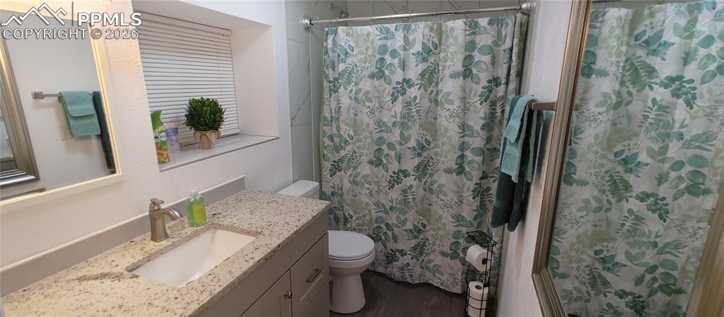 Image 39 of 46: Bathroom