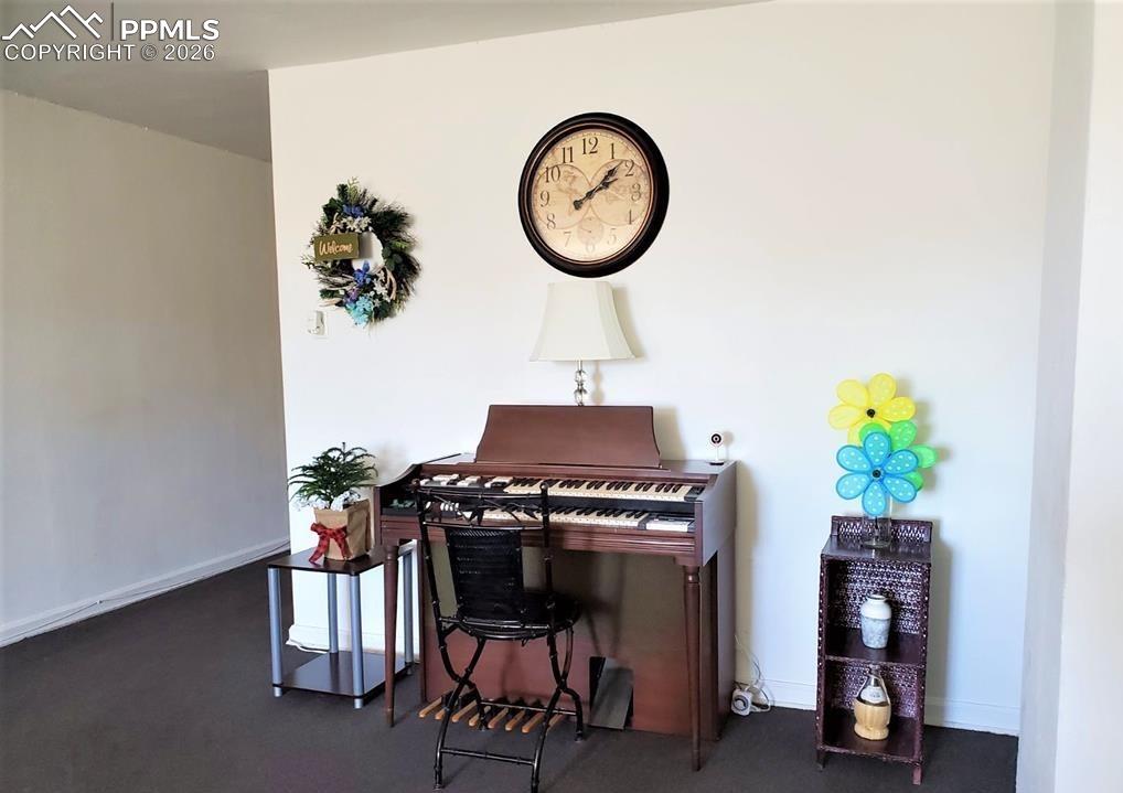 Image 4 of 46: Sitting Room