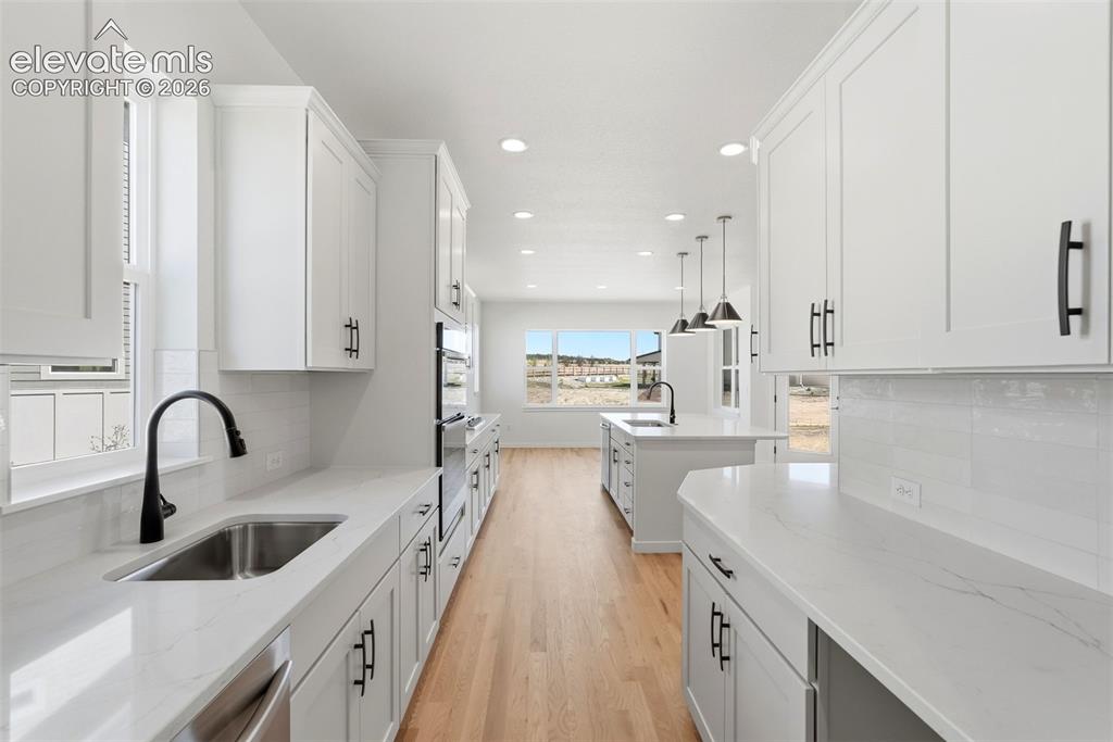 Image 13 of 39: Kitchen