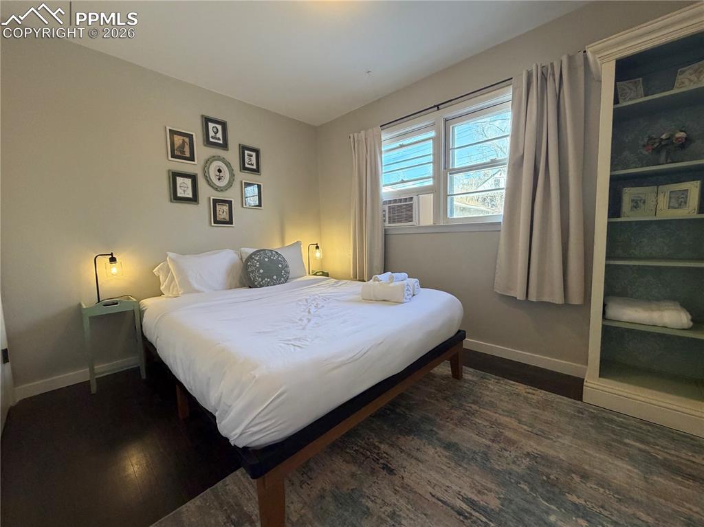 Image 11 of 19: Bedroom