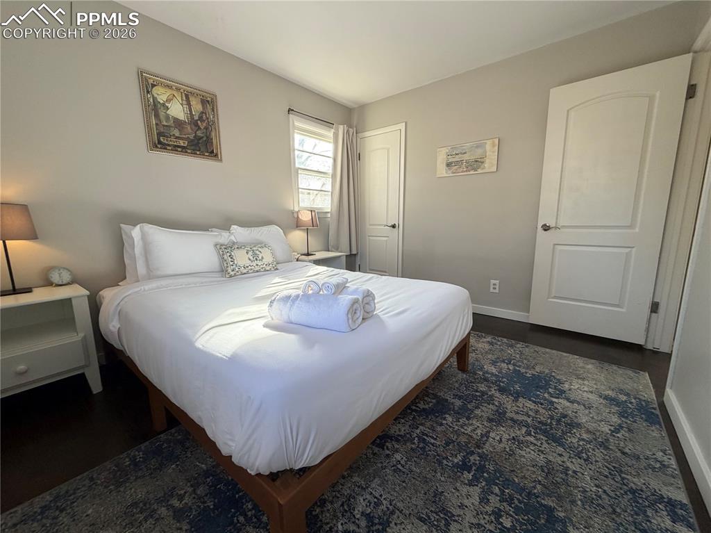 Image 15 of 19: Bedroom