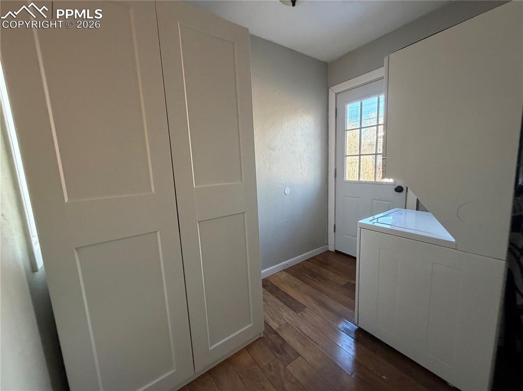 Image 7 of 19: Laundry