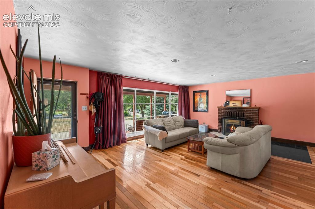 Image 4 of 36: Living Room