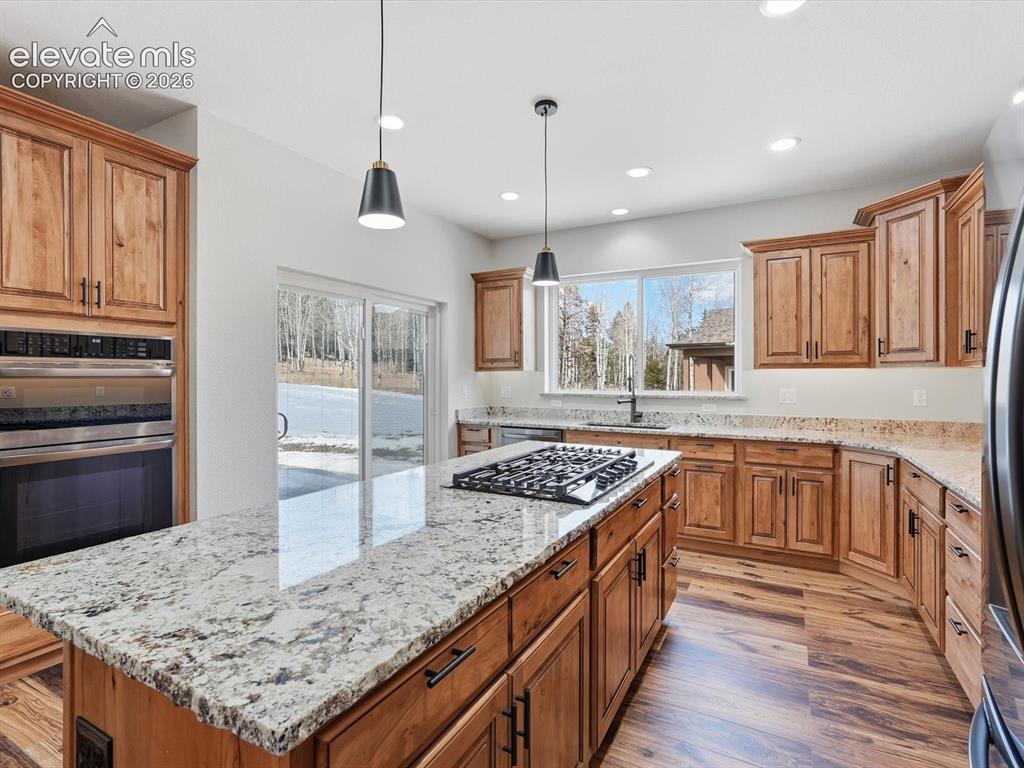 Image 16 of 50: Kitchen